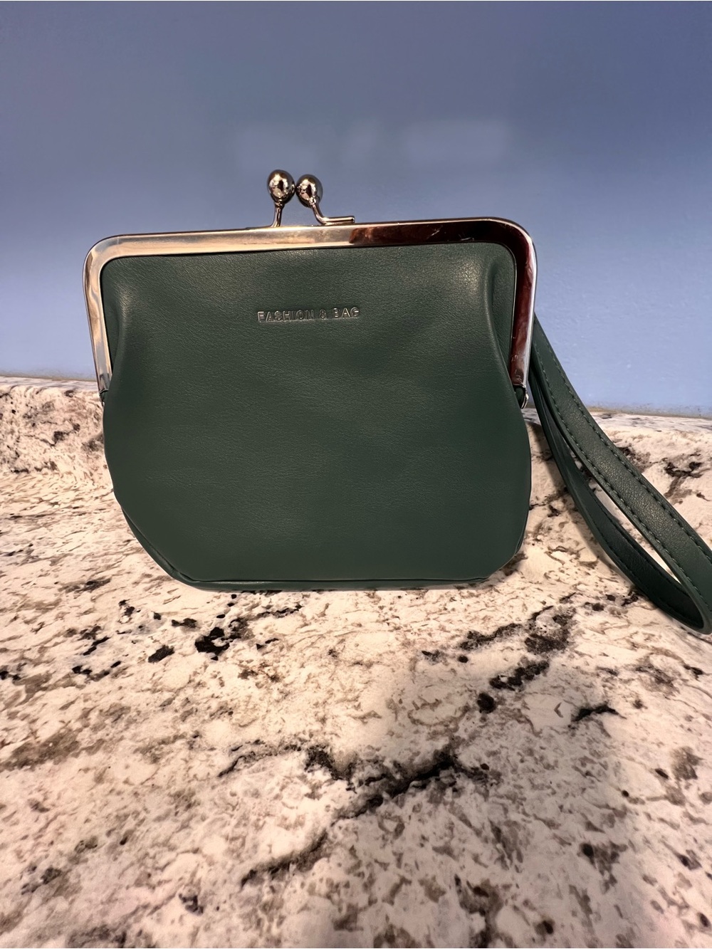 Green Kiss-Lock wristlet Bag